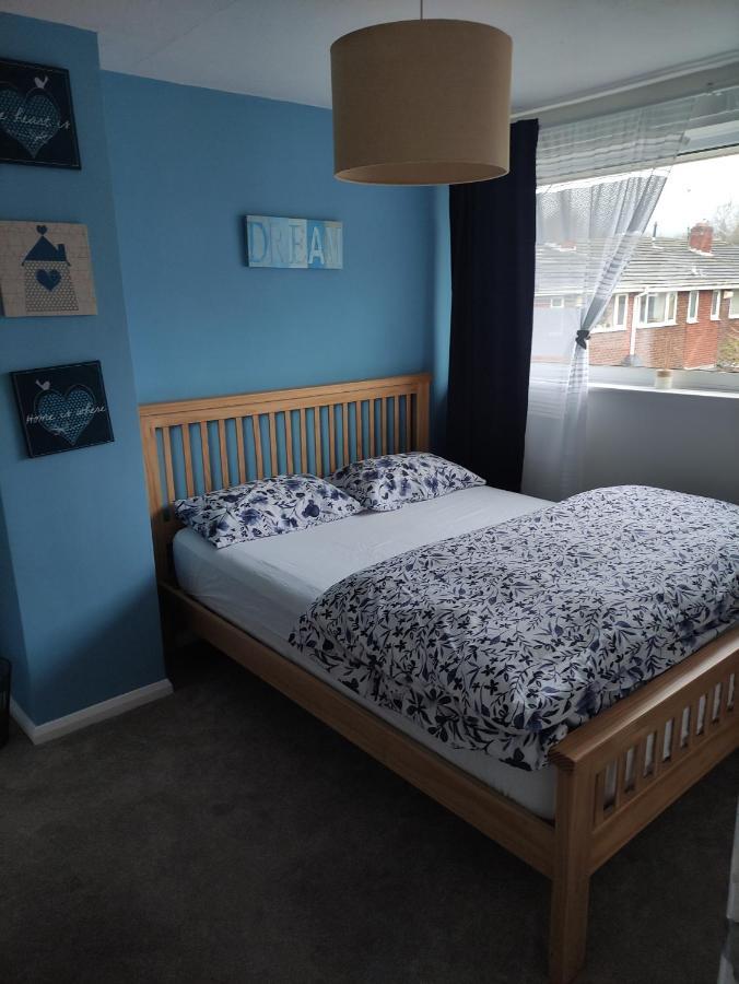 3 Bed House In Walsall, Perfect For Contractors & Leisure & Free Parking Exteriör bild