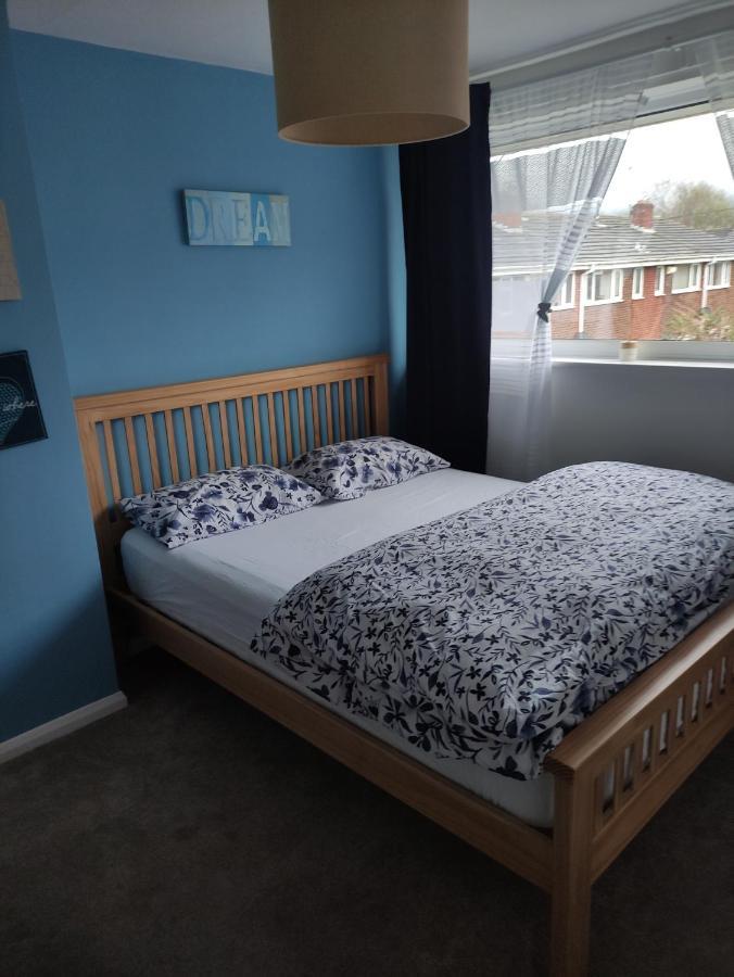 3 Bed House In Walsall, Perfect For Contractors & Leisure & Free Parking Exteriör bild