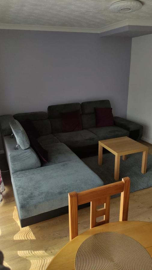 3 Bed House In Walsall, Perfect For Contractors & Leisure & Free Parking Exteriör bild